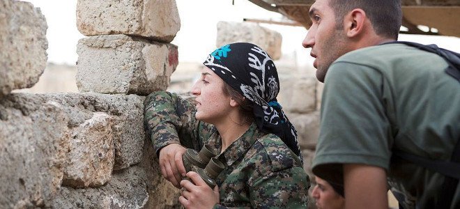 Αυτή είναι η γυναίκα που διοικεί τους Κούρδους μαχητές - Media