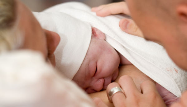 Η κρίση διογκώνει το πρόβλημα της υπογεννητικότητας - Media