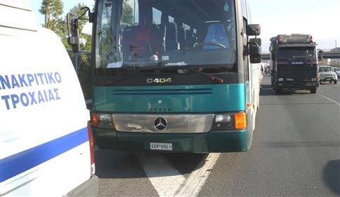 Σύγκρουση ΚΤΕΛ με ΙΧ κοντά στην Άρτα – Ένας νεκρός και 11 τραυματίες - Media