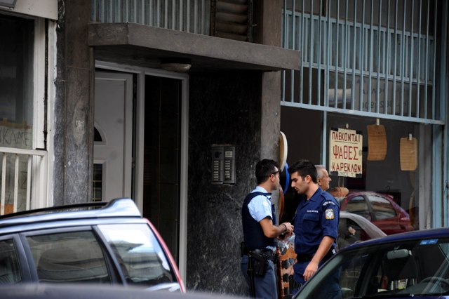 «Καθαρά» τα διαμερίσματα που ερευνήθηκαν σε Κυψέλη και Θησείο
 - Media