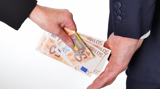 «Λάδωμα» 200 ευρώ για δίπλωμα οδήγησης - Media