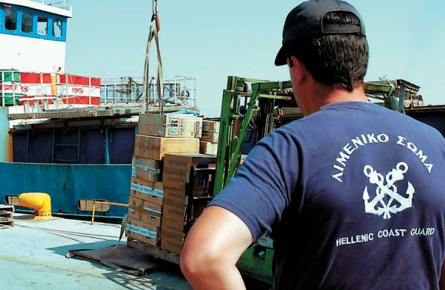 Συνελήφθησαν υπαξιωματικοί του Λιμενικού για λαθρεμπόριο τσιγάρων
 - Media