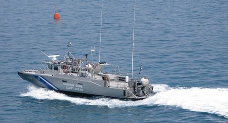 Σώοι ανασύρθηκαν τριάντα παράνομοι μετανάστες στη Σάμο - Media