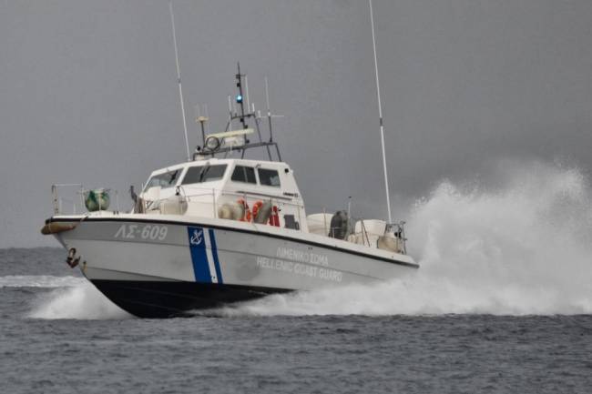 Μετανάστες έσωσαν σέρφερ στη Χαλκιδική - Media