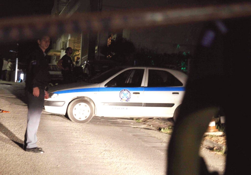 Ληστές κλείδωσαν εντός του καφενείου τους θαμώνες του μαγαζιού - Media