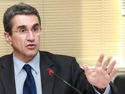 Λάθη στην αξιολόγηση καταγγέλλουν οι διοικητικοί- Καμία απόλυση λέει ο Λοβέρδος - Media