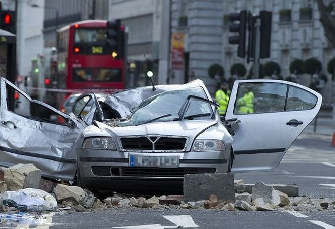 Δύο νεκροί από τη μανία της φύσης στη Βρετανία - Media