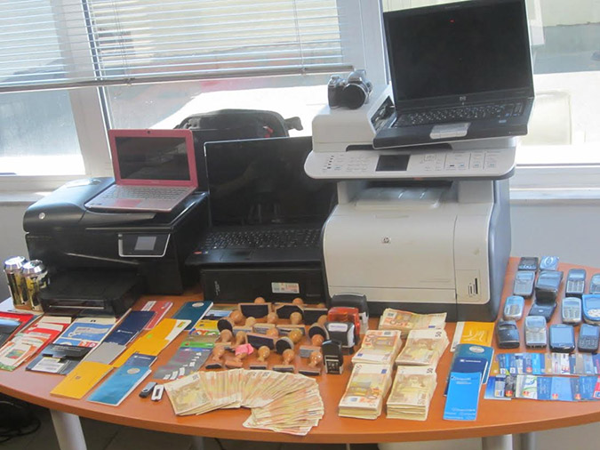 Πιλότος και συνοδός εδάφους σε σπείρα παράνομης μεταφοράς μεταναστών - Media