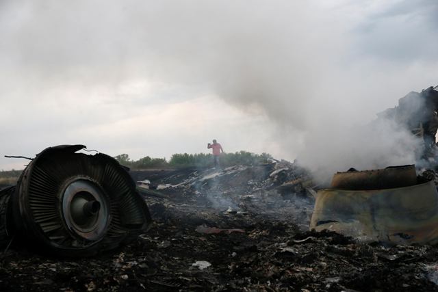 Ουκρανία: Ανακαλύφθηκαν και άλλες σοροί στα συντρίμμια της πτήσης MH17 - Media