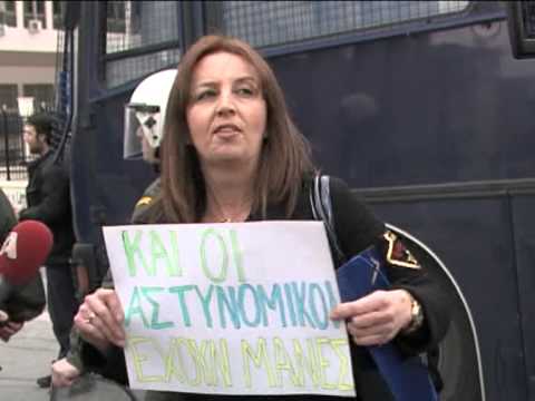 «Είμαι περήφανη για το παιδί μου που είναι αστυνομικός» - Media