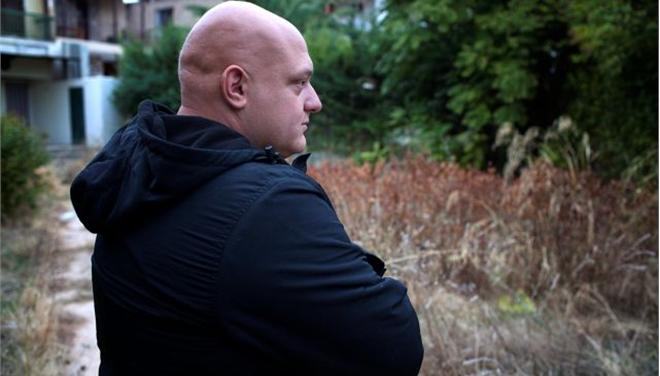 Πρώην χρυσαυγίτης μιλάει για ύβρεις, απειλές και… ταβέρνες (Video) - Media