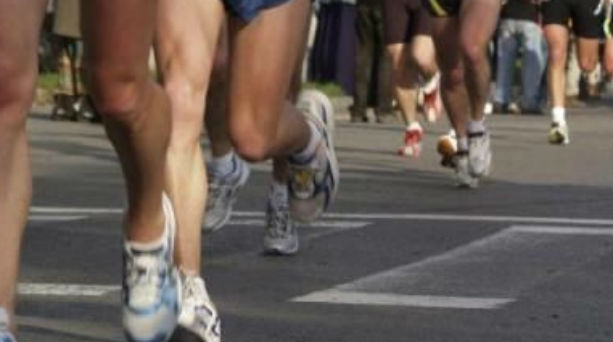 Έστειλαν τα φαβορί σε άλλο δρόμο στο Μαραθώνιο της Βενετίας και νίκησε το αουτσάιντερ! (βίντεο) - Media