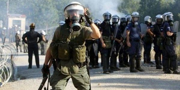 Απρόκλητη επίθεση των ΜΑΤ σε δημοσιογράφο καταγγέλλει η ΕΣΗΕΑ - Media