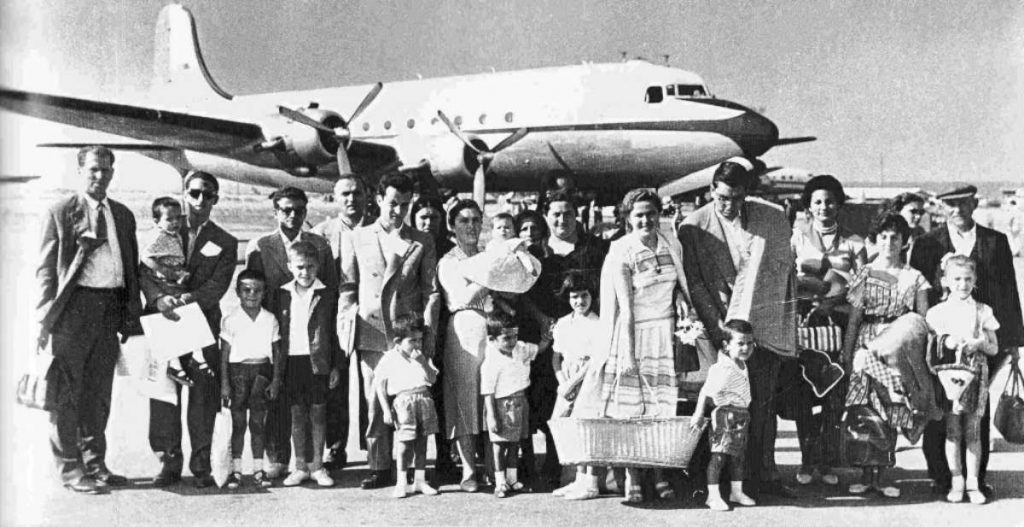 Ένας στους τέσσερις Έλληνες θέλει να φύγει - Media