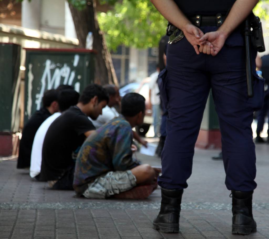 Συνελήφθησαν μετανάστες με πλαστά έγγραφα στην Πάτρα - Media