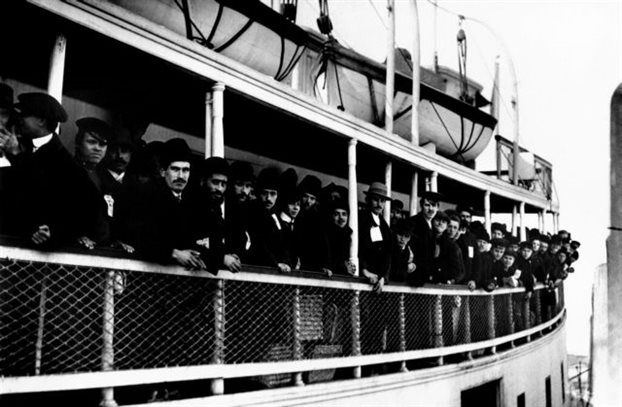 Ψάχνει τρόπους να φύγει από τη χώρα το 29% των Ελλήνων - Media