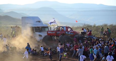 Τραγωδία στο Μεξικό: 9 νεκροί από monster truck που έπεσε πάνω σε θεατές (Video) - Media