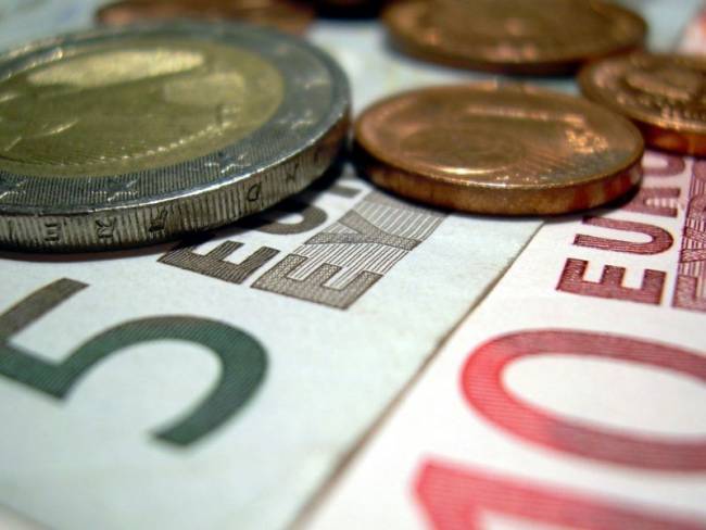 Το μνημόνιο κατάπιε τους μισθούς – Μείωση κατά 26,7% από τον Ιούνιο του 2010 έως σήμερα - Media