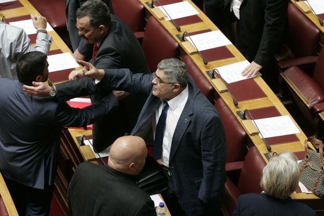 Χρυσαυγίτικο παραλήρημα στη Βουλή  - Media