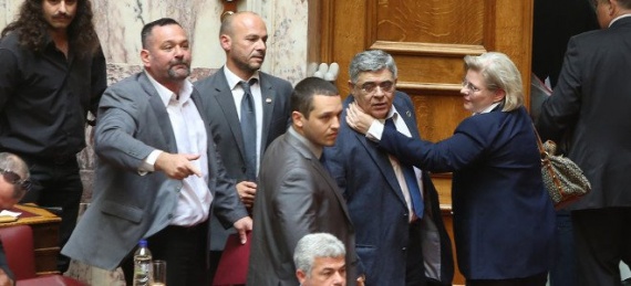 Μια χούντα δεν σας σώζει - Media