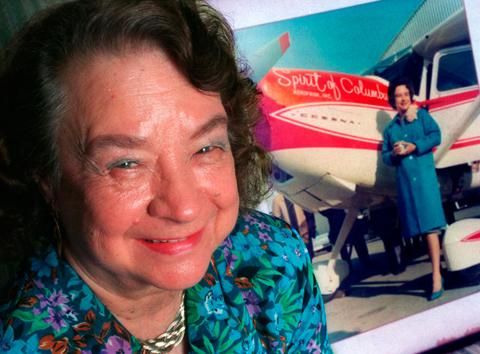 Πέθανε η πρώτη γυναίκα πιλότος που έκανε το γύρο του κόσμου - Media