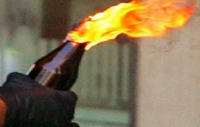 Επίθεση με μολότοφ στα γραφεία του ΠΑΣΟΚ - Media