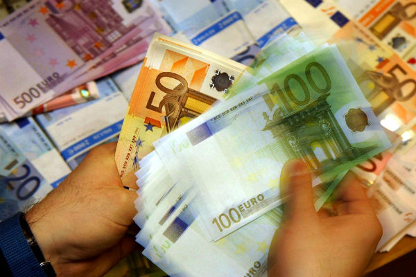 Πόσοι ωφελούνται από την αύξηση στον βασικό μισθό  - Media
