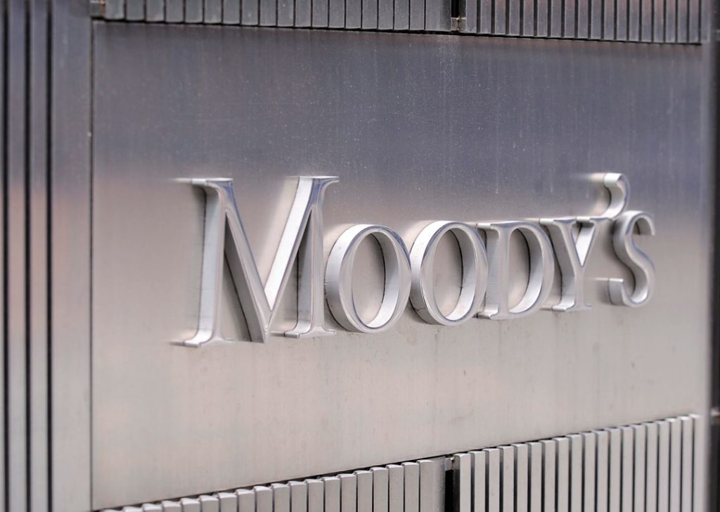 Εκτίναξη κόκκινων δανείων το 2013, βλέπει η Moody\