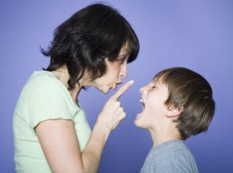 Οι 10 «ακίνδυνες» φράσεις που δεν πρέπει να πείτε ποτέ στο παιδί σας - Media