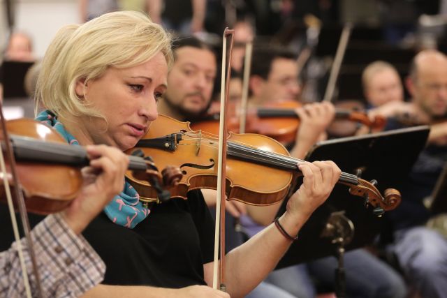 Ξαναφτιάχνουν τα μουσικά σύνολα με συμβασιούχους - Media