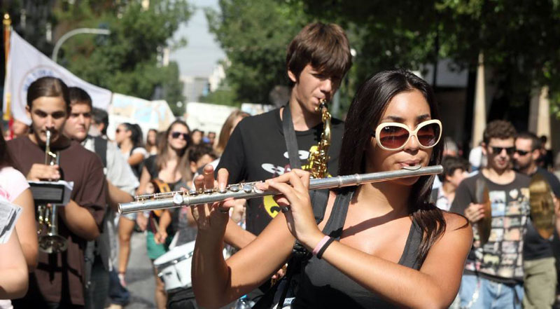 Συγκέντρωση διαμαρτυρίας γονέων και μαθητών μουσικών σχολείων - Media
