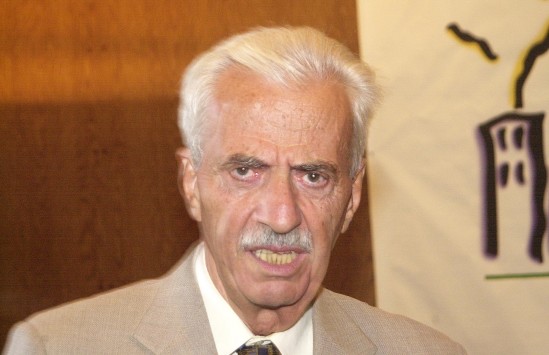 Πέθανε ο Δημήτρης Μπέης - Media