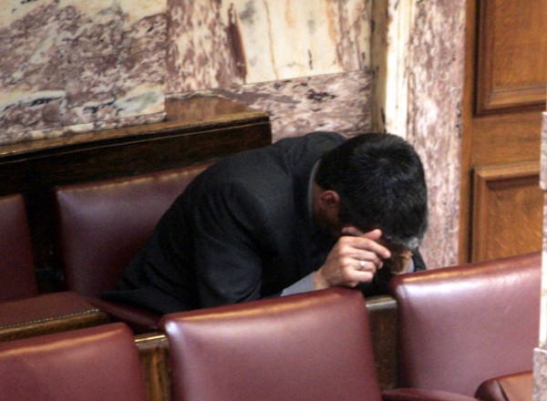 Έβαλε τα κλάματα στη Βουλή ο Μπούκουρας (Video) - Media