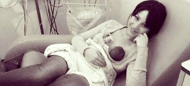 Το Facebook απέσυρε φωτογραφία μητέρας που θήλαζε το μωρό της (Photos) - Media