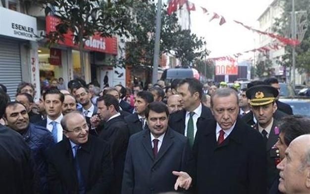 Ο Ερντογάν σταμάτησε την βόλτα του για να τιμωρήσει έναν καπνιστή (Video) - Media