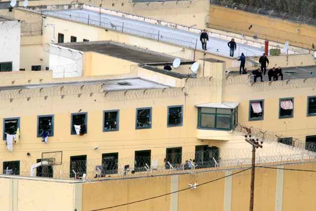 Στα κελιά τους οι κρατούμενοι των φυλακών Ναυπλίου - Media