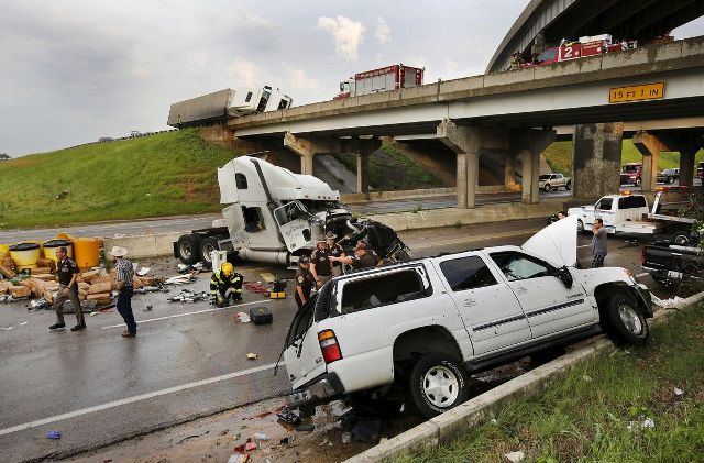 14 οι νεκροί από τους ανεμοστρόβιλους στην Οκλαχόμα - Media