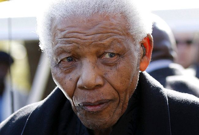 Στο νοσοκομείο ξανά ο Μαντέλα - Media