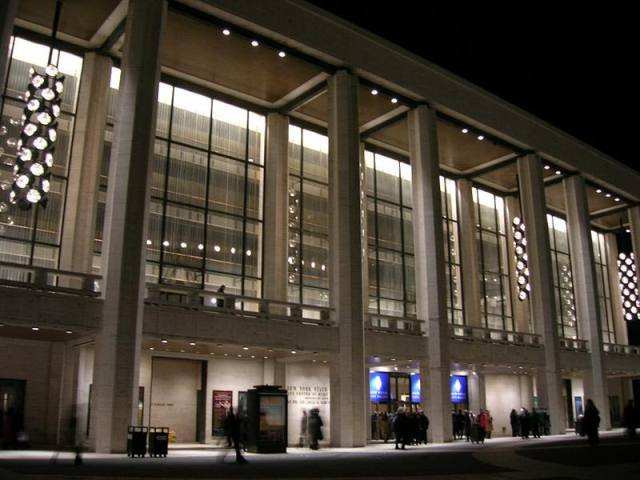 «Αυλαία» για την όπερα της Νέας Υόρκης - Media