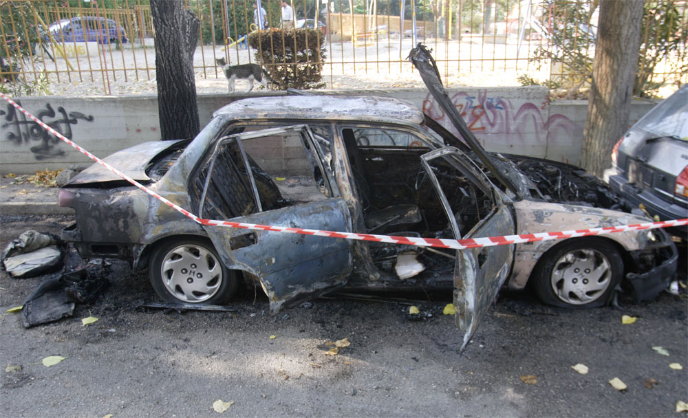 Εμπρηστική επίθεση σε όχημα του ΑΠΘ - Media
