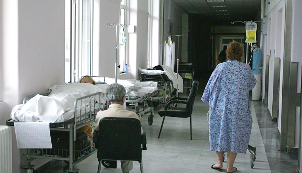 Στον…Καιάδα οι ασθενείς με βιβλιάρια πρόνοιας- Τα νοσοκομεία δεν τους χορηγούν φάρμακα! - Media