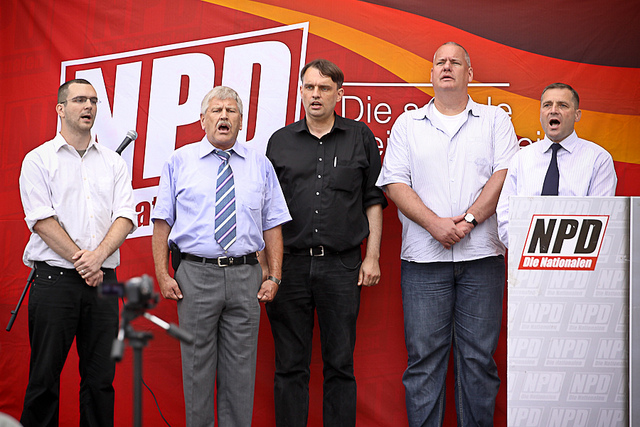 Γερμανία: Το Συνταγματικό Δικαστήριο δεν νομιμοποιεί το νεοναζιστικό NPD - Media