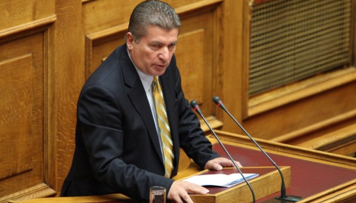 Νταβρής: «Τραβεστί αντιμνημονιακός ο Νικολόπουλος» - Media