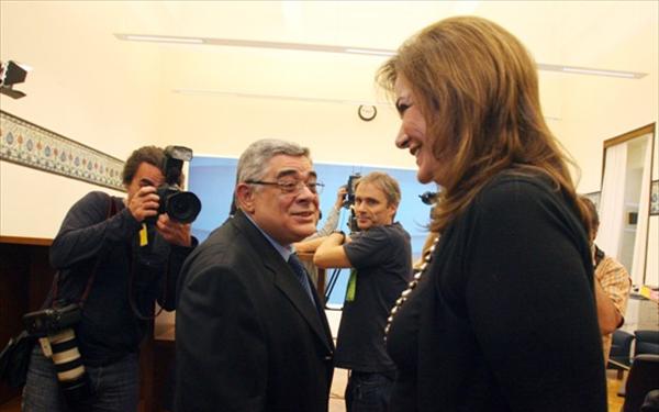 Ντόρα: « Η ΧΑ σφαδάζει, αν θέλουν εκλογές θα τις έχουν» - Media