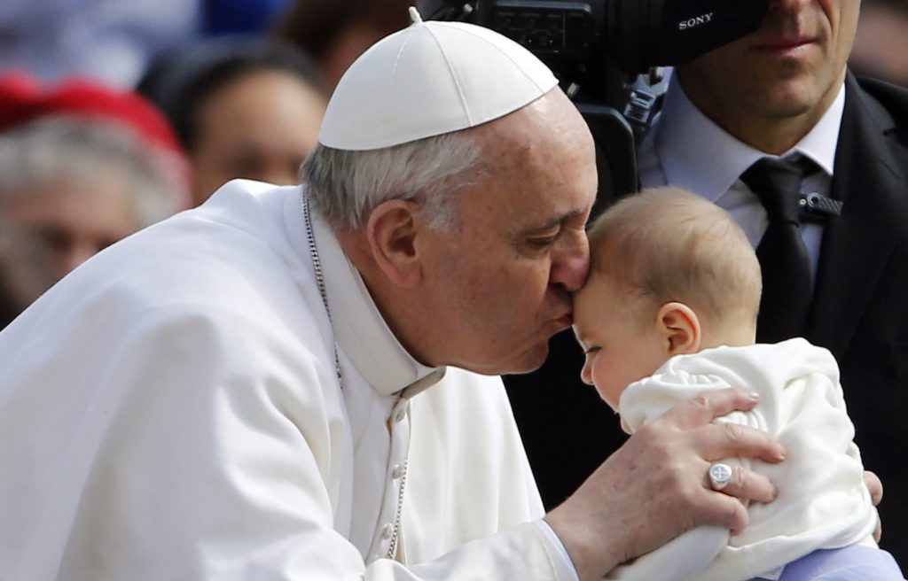 Ο Πάπας θα κληρώσει προσωπικά του αντικείμενα για να ενισχύσει τους φτωχούς - Media