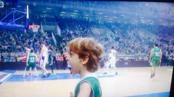 Ρεσιτάλ πανηγυρισμών από «πράσινο» μπόμπιρα στο ΟΑΚΑ (Video) - Media