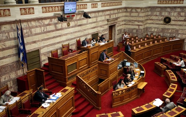 Η Βουλή «τρομοκρατείται» από τον Σάββα Ξηρό - Media