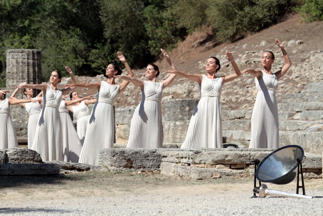 Ολυμπία: Ο «υπερβάλλων ζήλος» της ΕΛΑΣ οδήγησε σε λιποθυμίες
 - Media