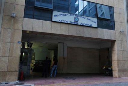 Αδικαιολόγητα ναρκωτικά βρέθηκαν στο ΑΤ Ομόνοιας - Media