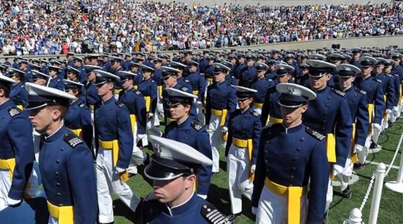 ΗΠΑ: Ζητούν από άθεο πιλότο να ορκιστεί στον Θεό με «το ζόρι» αλλιώς… απόταξη - Media